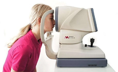 baby-glasses-vaughan-myah Person using an eye examination machine